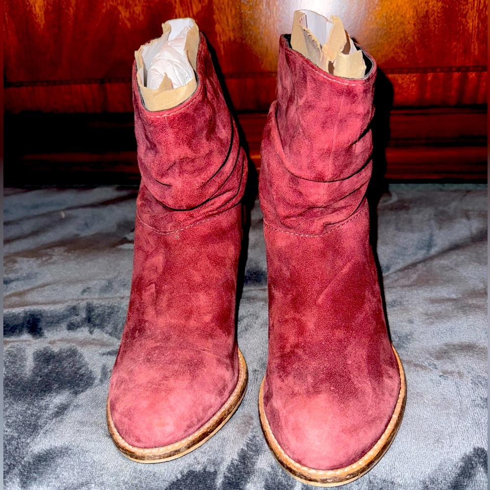 Burgundy suede Steven Madden boots size 9.5